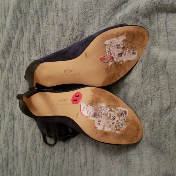 Lord and Taylor 424 fifth cut out booties - Picture 4 of 7